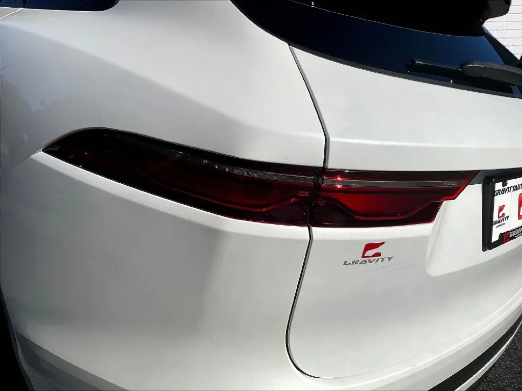 Jaguar F-PACE photo 17