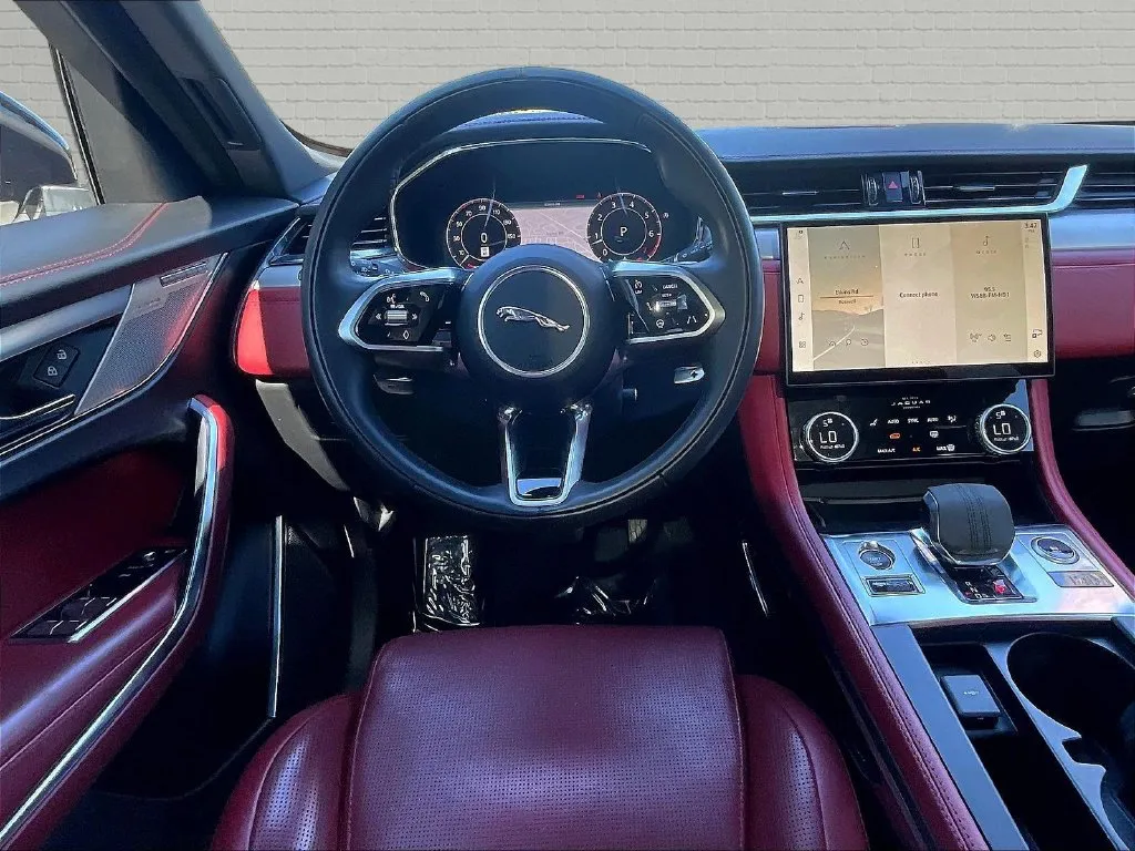 Jaguar F-PACE photo 7
