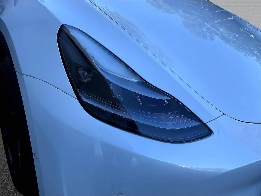 Tesla Model Y photo 21