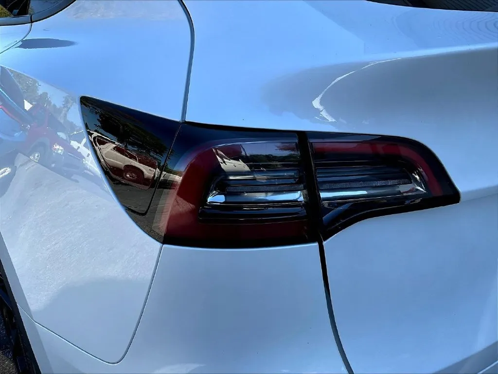 Tesla Model Y photo 15