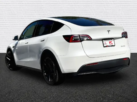 More photos of 2022 Tesla Model Y Performance at Gravity Autos Roswell, GA