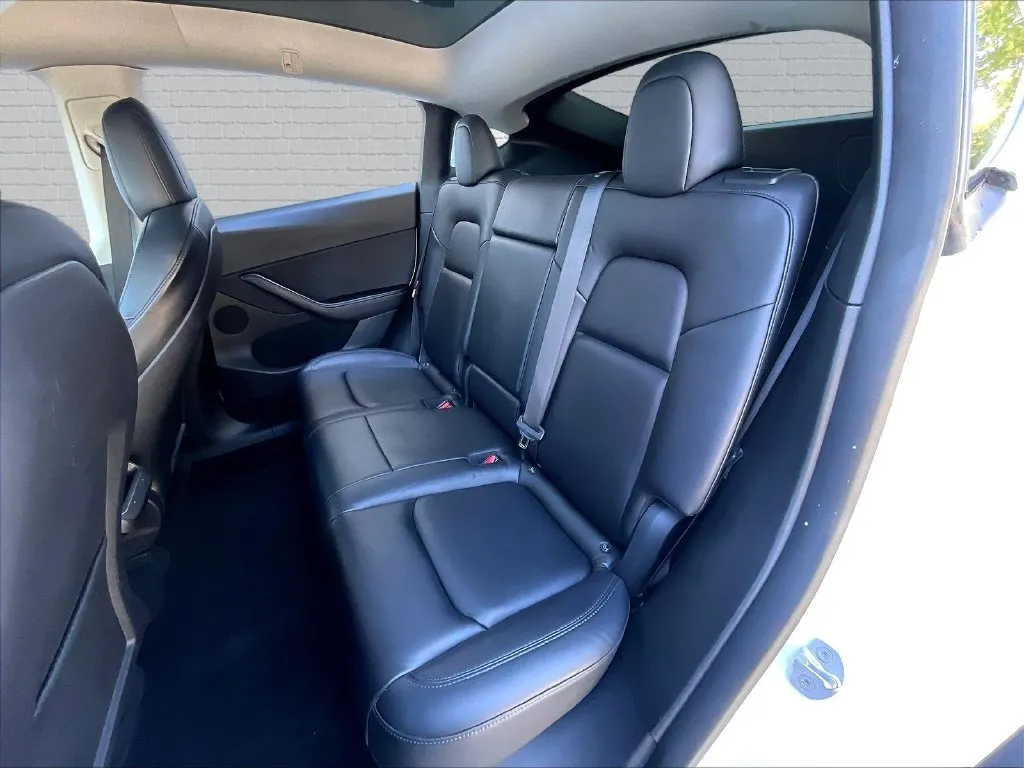 Tesla Model Y photo 14