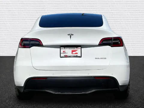 More photos of 2022 Tesla Model Y Performance at Gravity Autos Roswell, GA