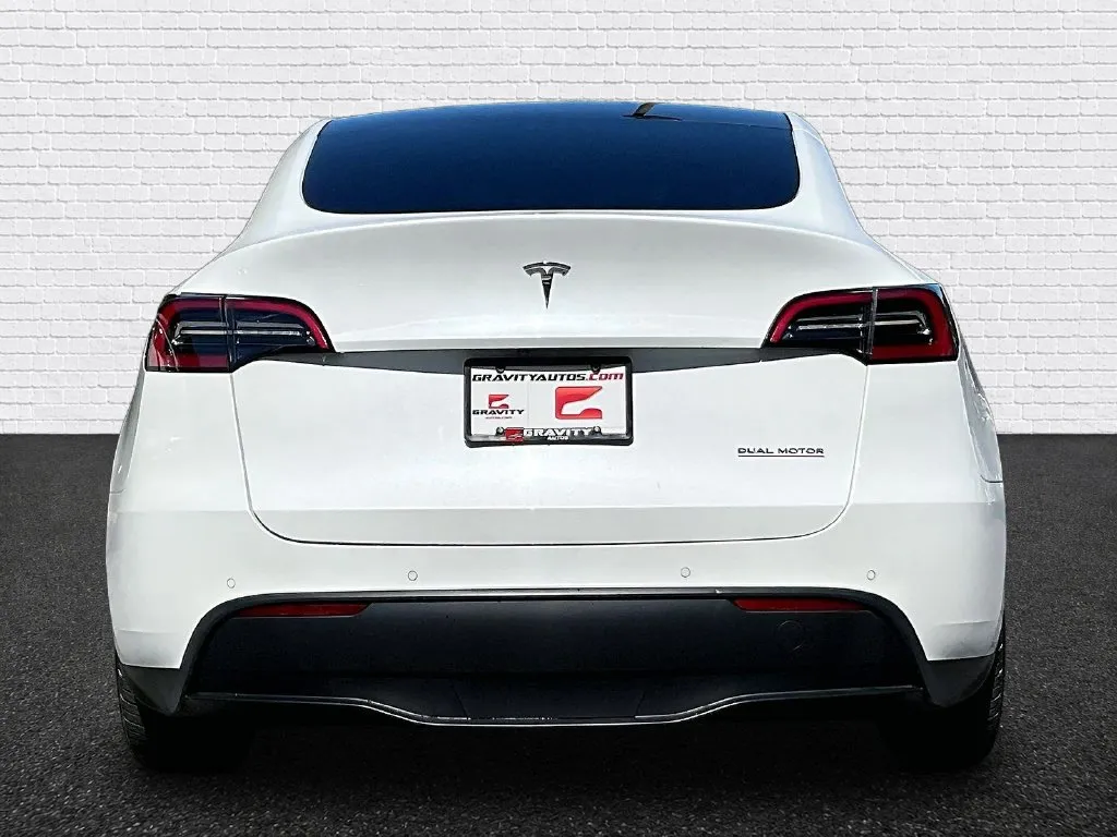 Tesla Model Y photo 5