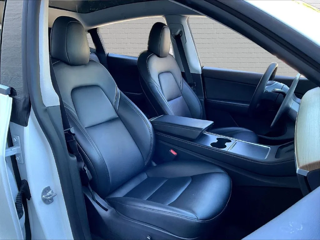 Tesla Model Y photo 20