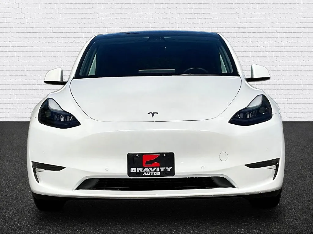 Tesla Model Y photo 2