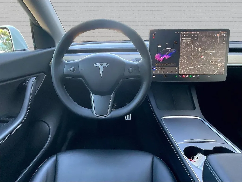 Tesla Model Y photo 8