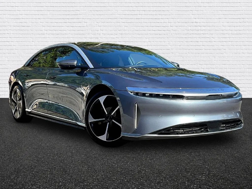 Lucid Air photo 3