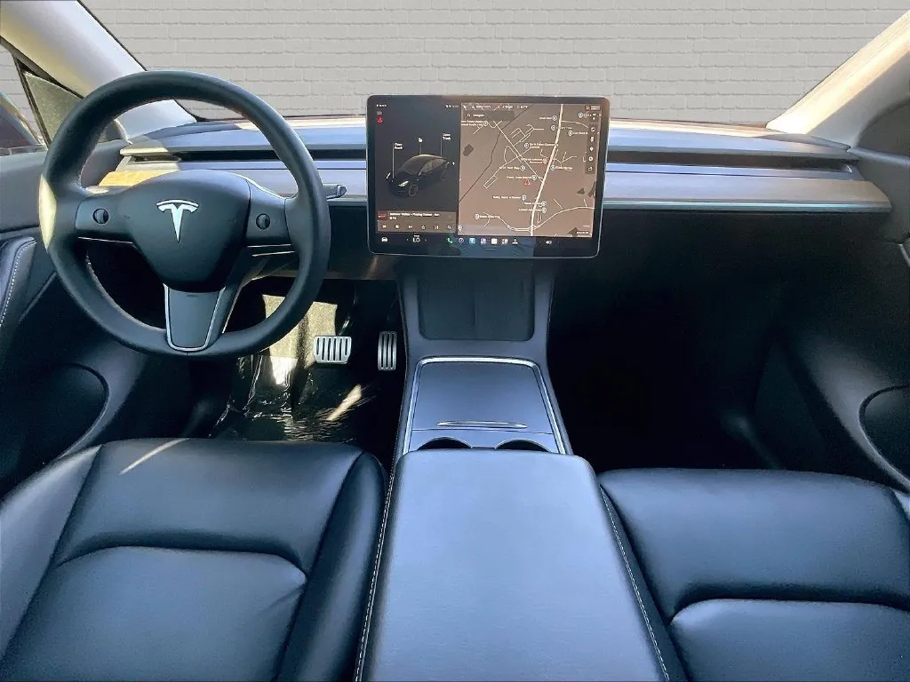 Tesla Model Y photo 6