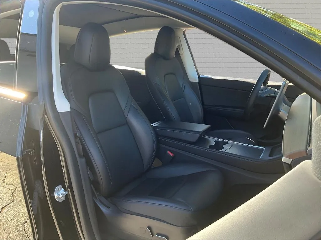 Tesla Model Y photo 19