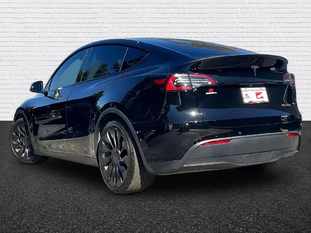 Tesla Model Y photo 4