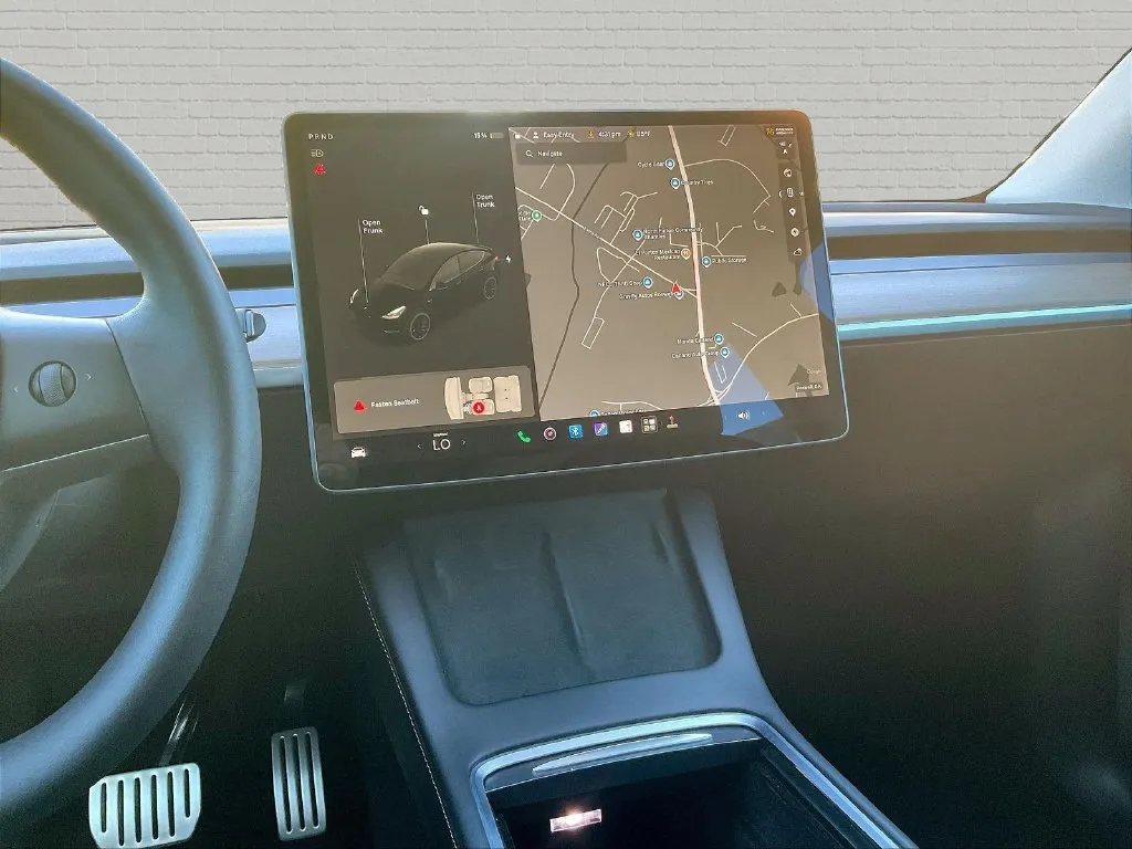 Tesla Model Y photo 8
