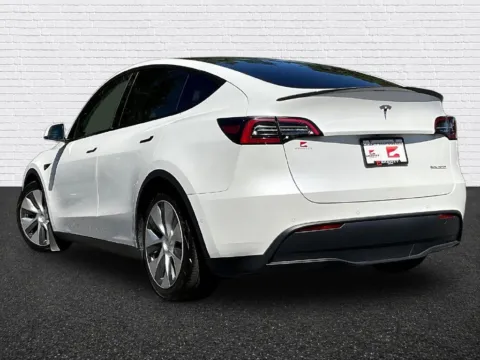 More photos of 2022 Tesla Model Y Performance at Gravity Autos Roswell, GA