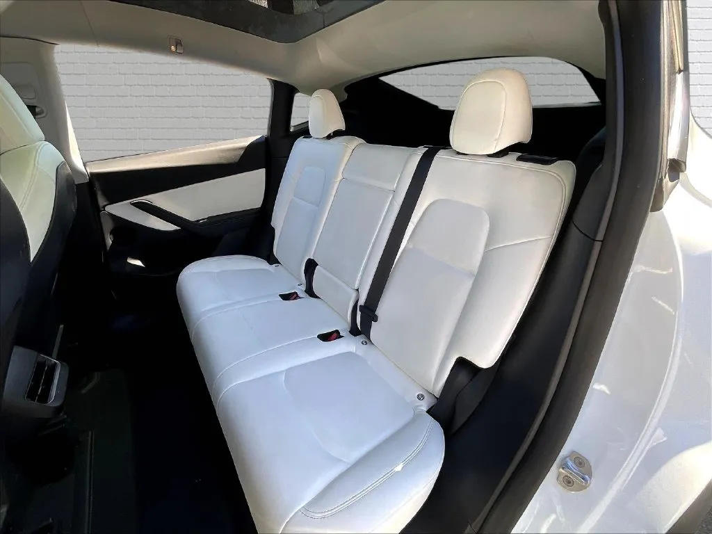 Tesla Model Y photo 15