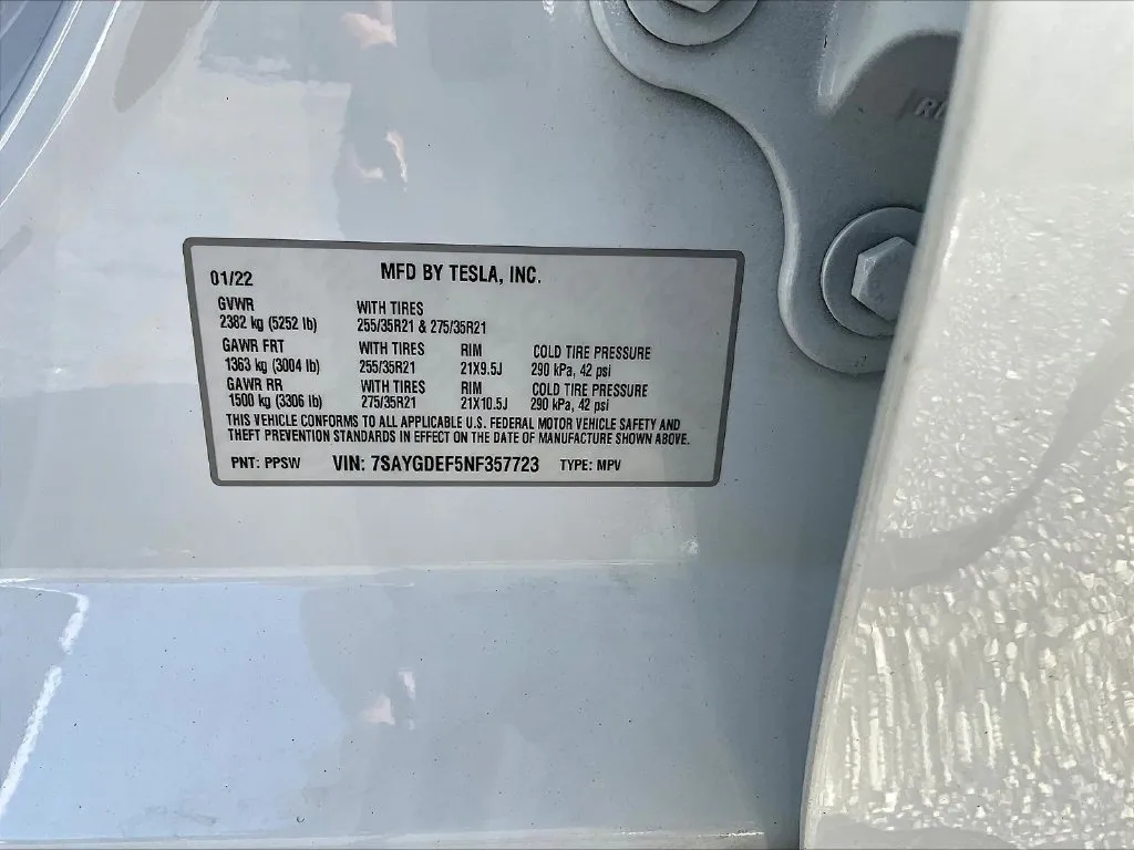 Tesla Model Y photo 12