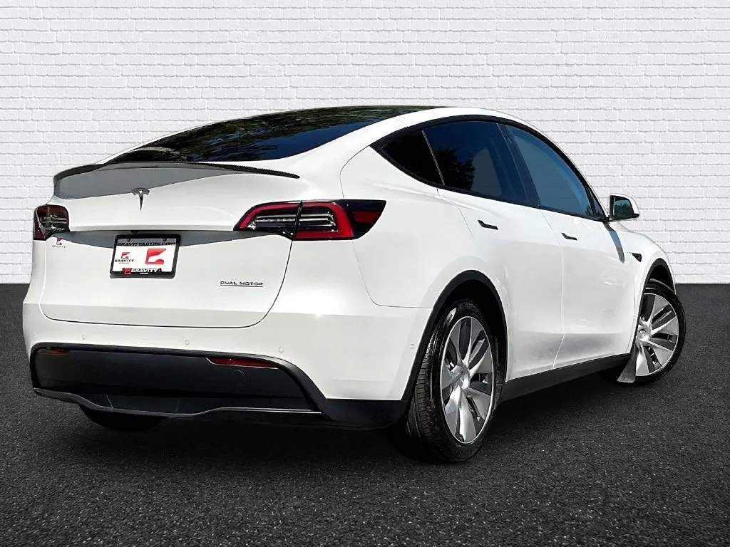 Tesla Model Y photo 6