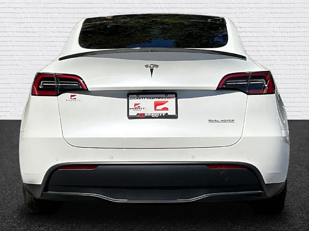 Tesla Model Y photo 5