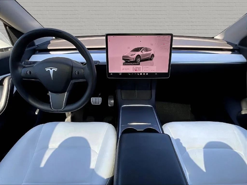 Tesla Model Y photo 7
