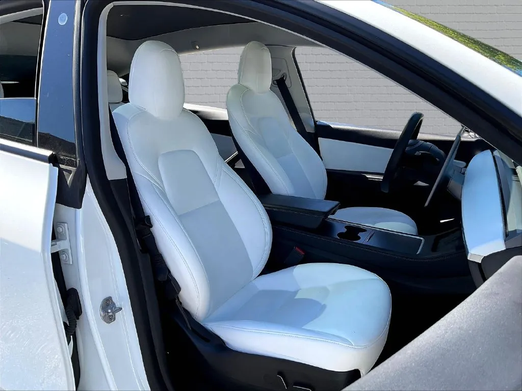 Tesla Model Y photo 20