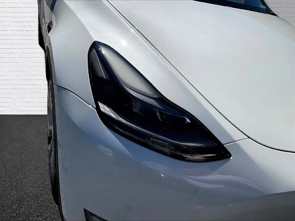 Tesla Model Y photo 21