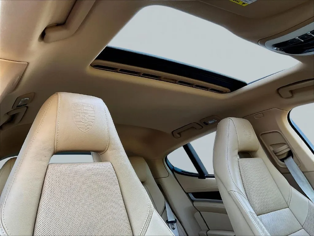 Porsche Panamera photo 19