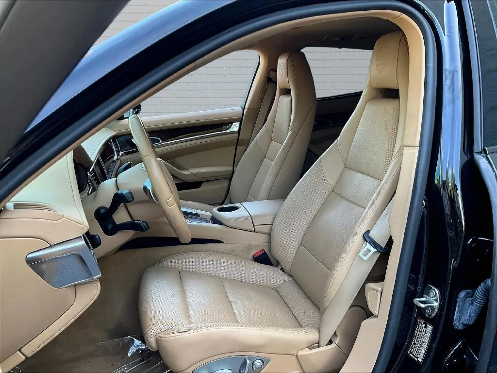 Porsche Panamera photo 16