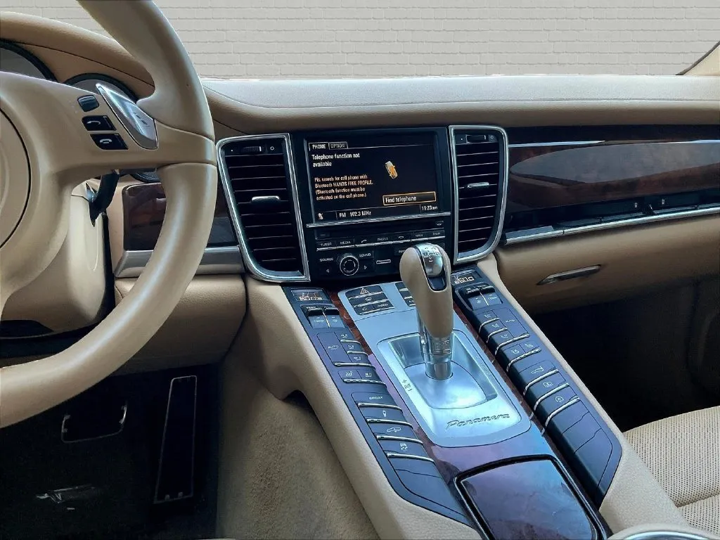 Porsche Panamera photo 9
