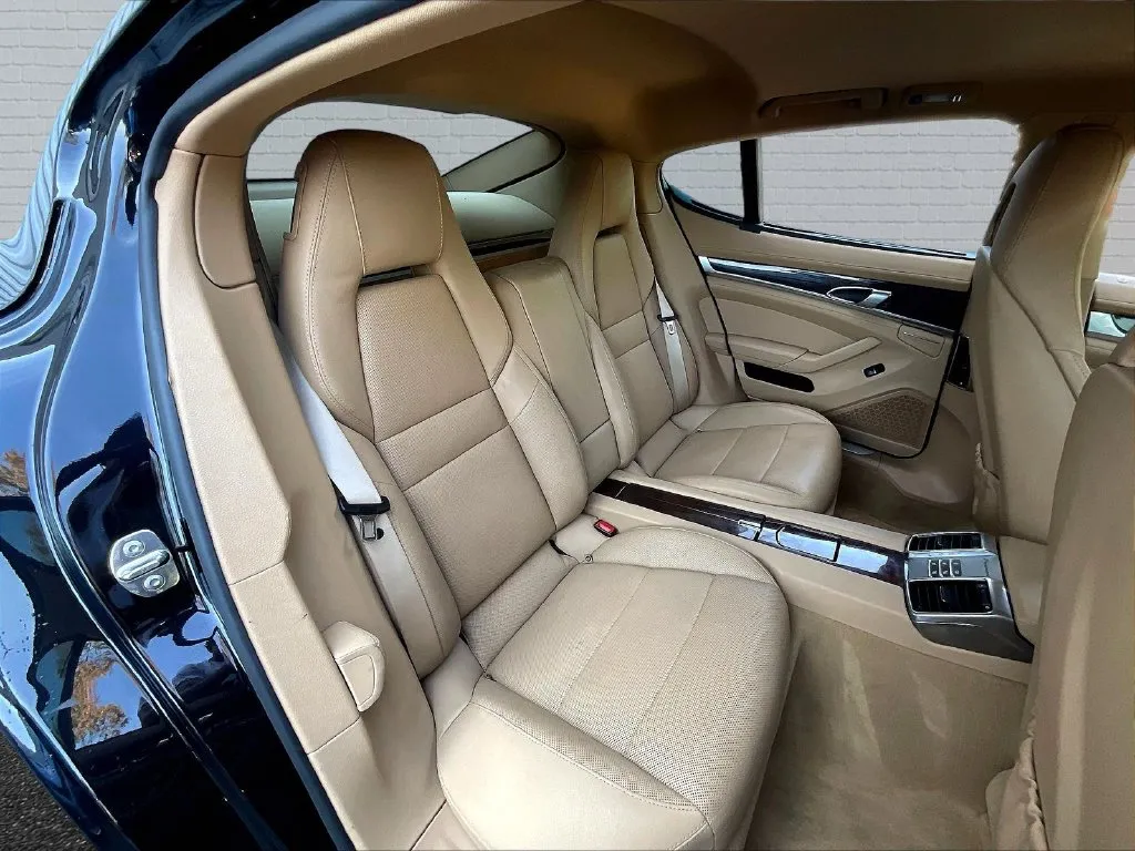 Porsche Panamera photo 17