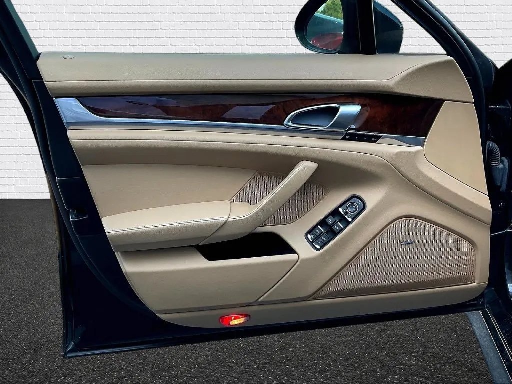 Porsche Panamera photo 15