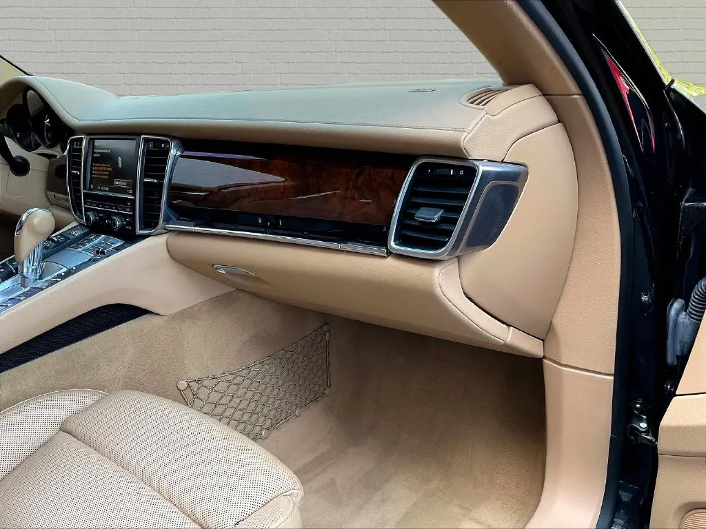 Porsche Panamera photo 18
