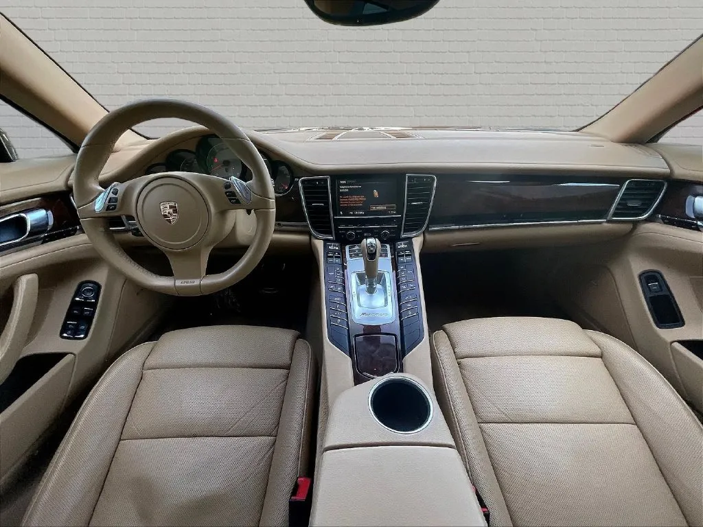 Porsche Panamera photo 7
