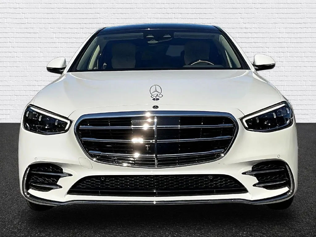 Mercedes-Benz S-Class photo 2