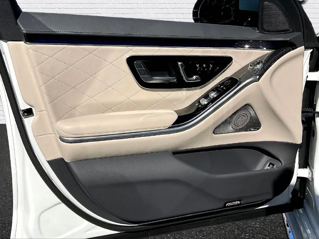 Mercedes-Benz S-Class photo 16