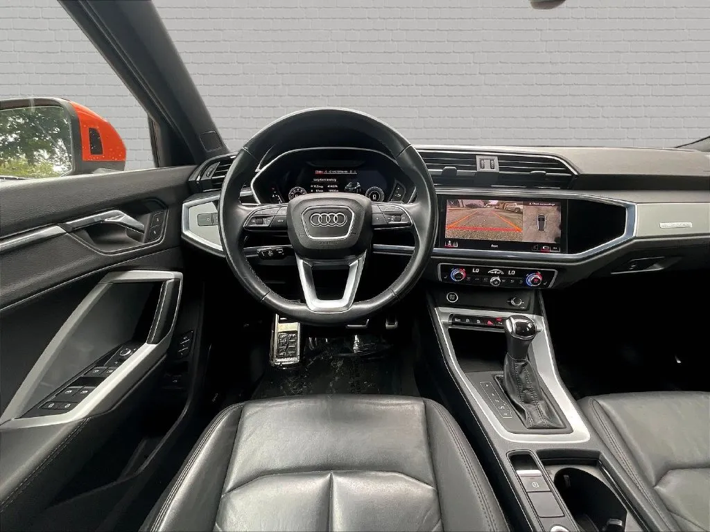 Audi Q3 photo 8