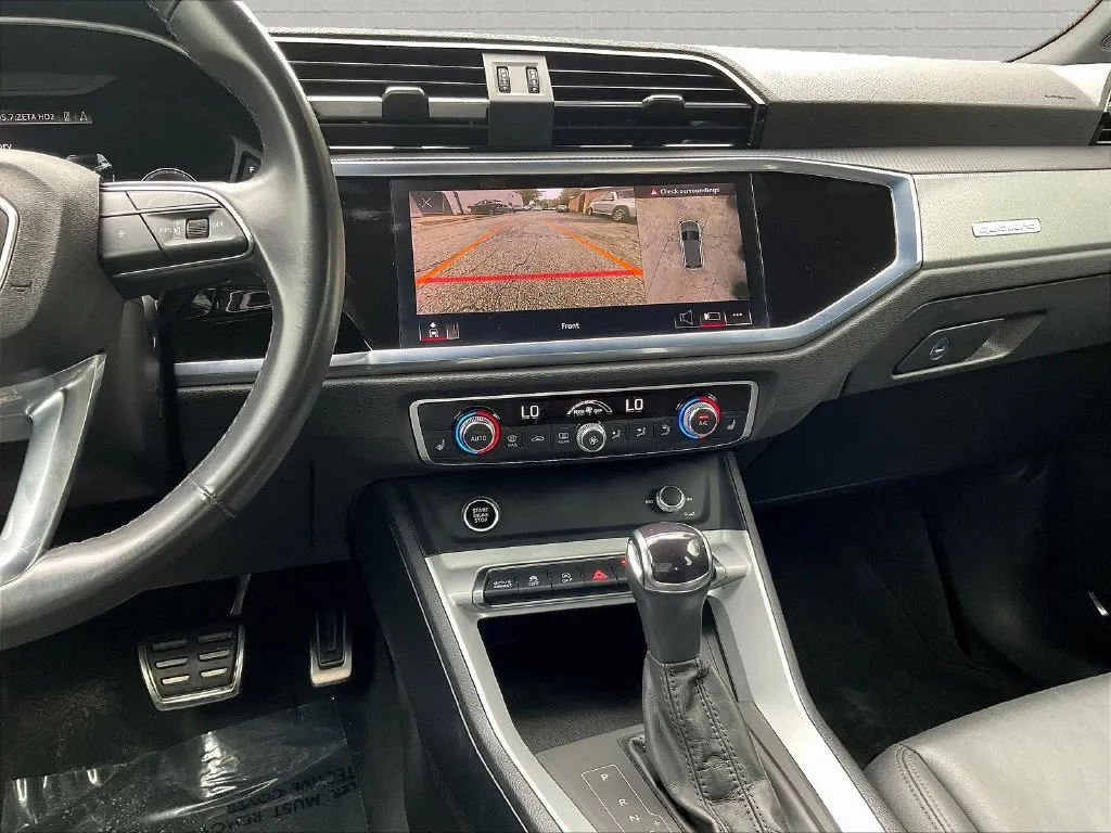 Audi Q3 photo 9