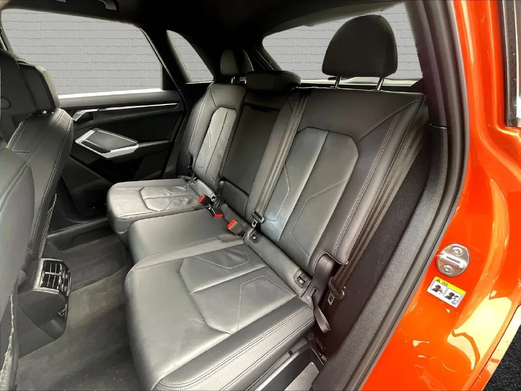 Audi Q3 photo 16