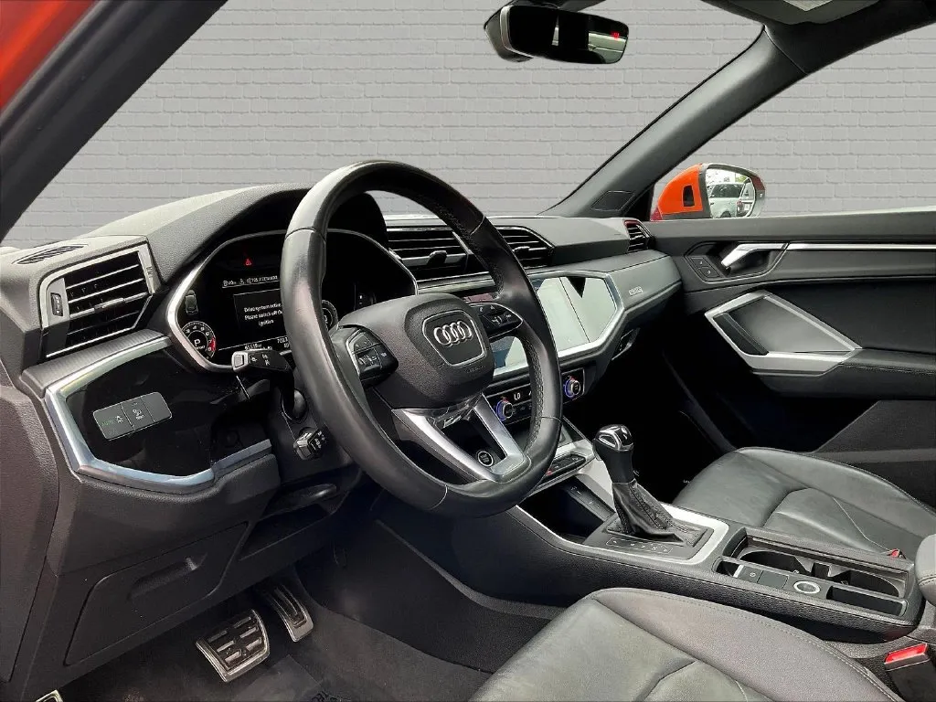 Audi Q3 photo 12