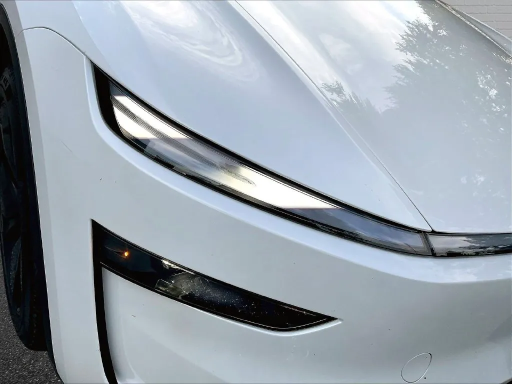 Tesla Model Y photo 22