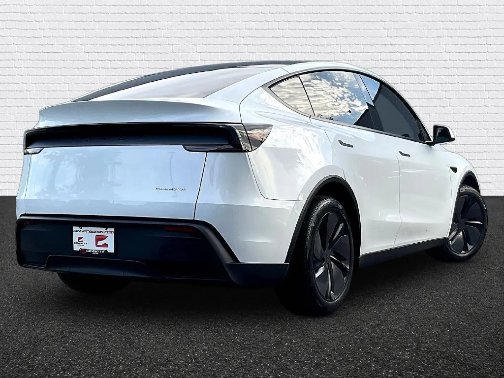 Tesla Model Y photo 6
