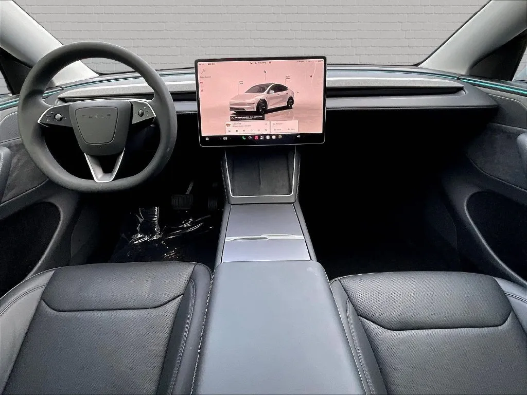 Tesla Model Y photo 7