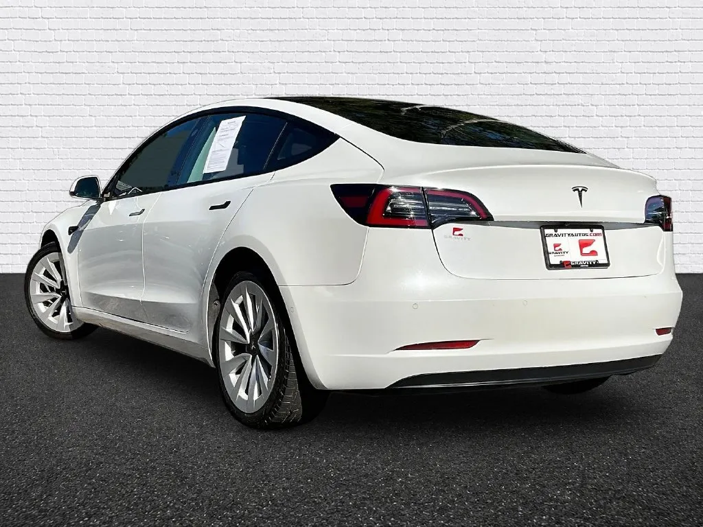 Tesla Model 3 photo 3