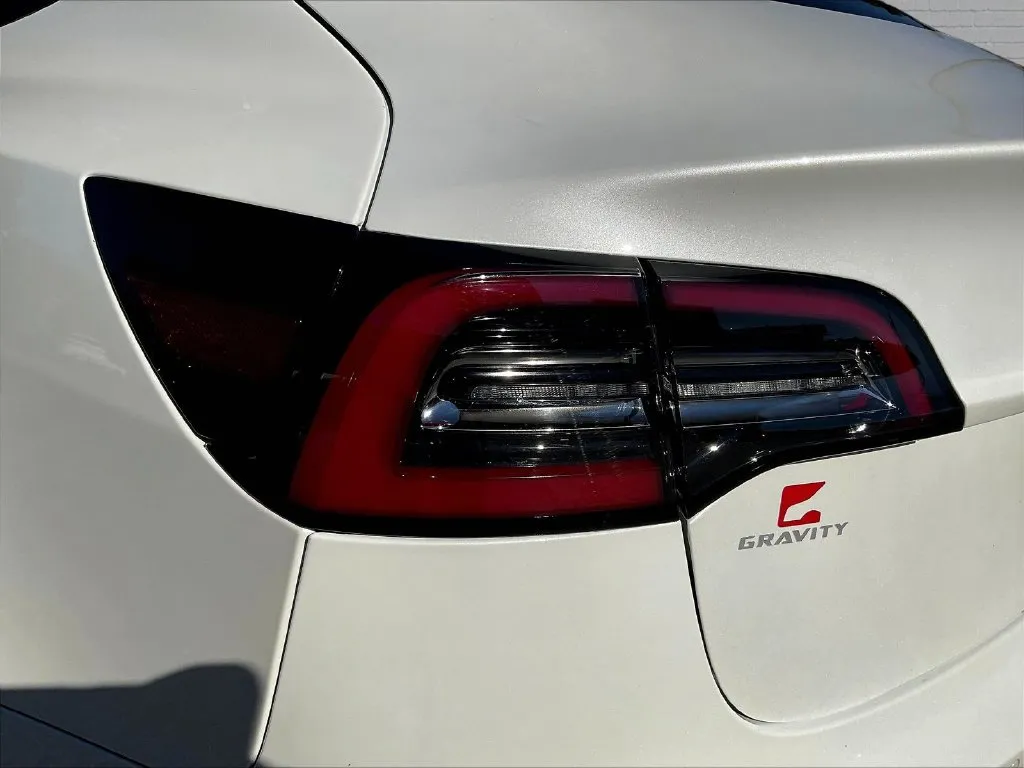 Tesla Model 3 photo 9