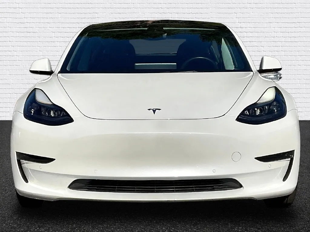 Tesla Model 3 photo 2