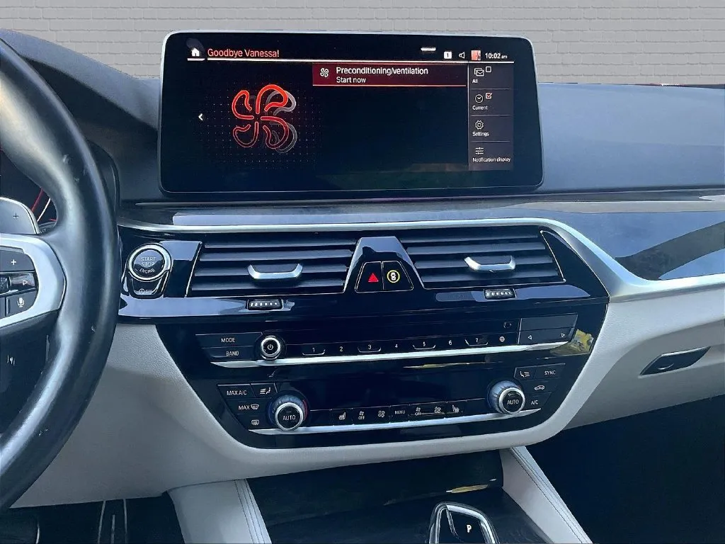 BMW 5 Series photo 8