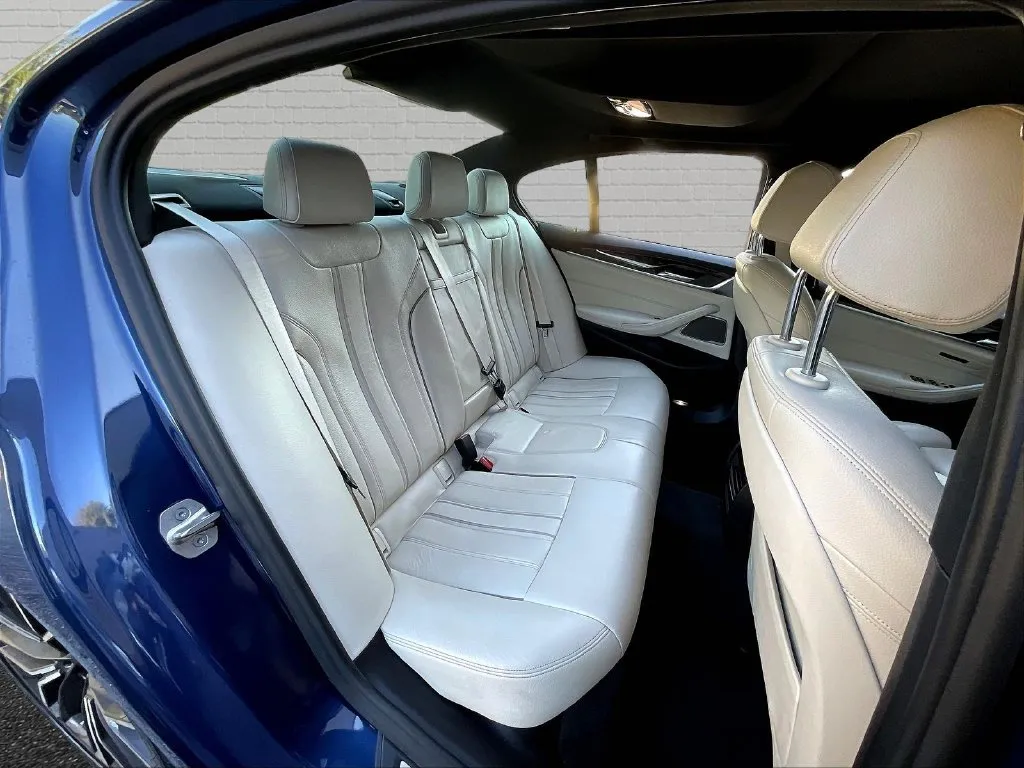 BMW 5 Series photo 17