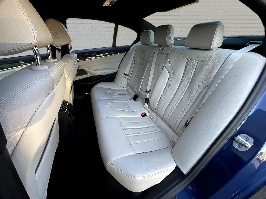 BMW 5 Series photo 15