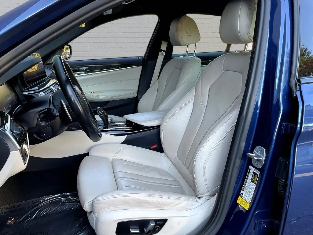BMW 5 Series photo 14