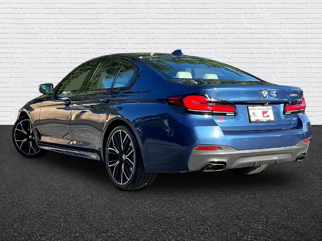 BMW 5 Series photo 4