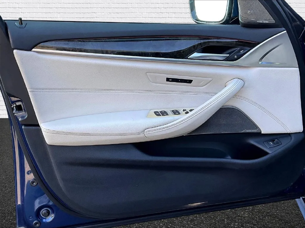 BMW 5 Series photo 13