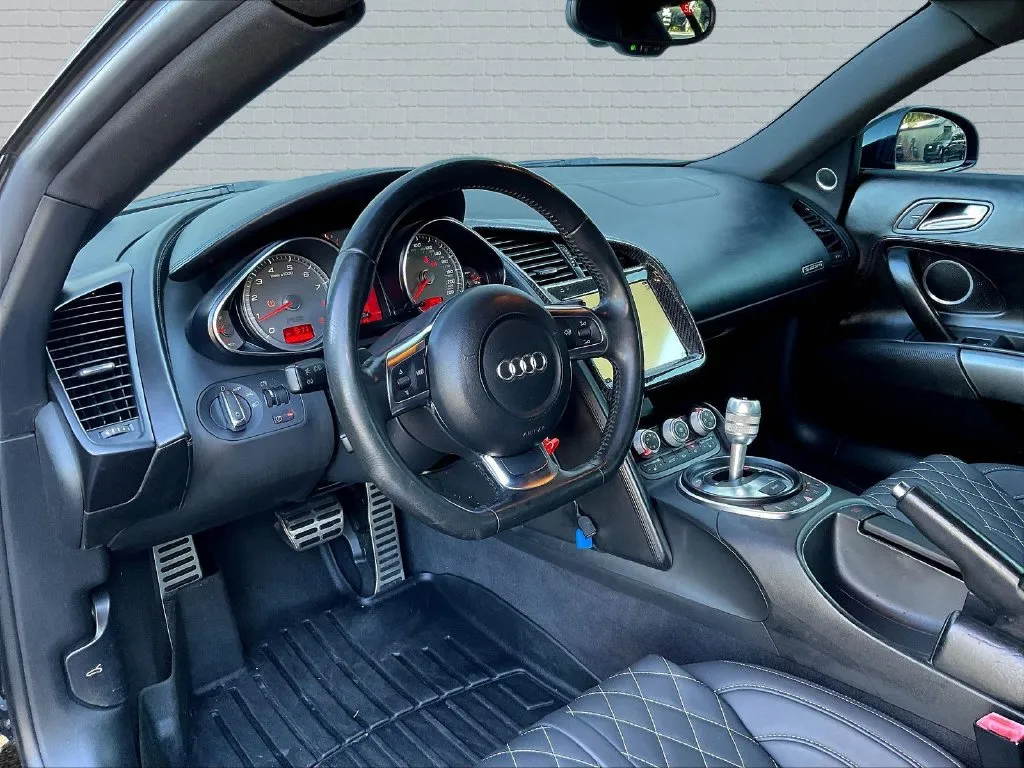 Audi R8 photo 10